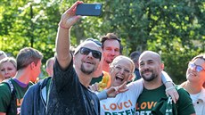 Tomáš požádal účastníky o společné selfie před začátkem akce. Tomáš požádal účastníky o společné selfie před začátkem akce.