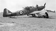 Britský dvoumístný stíhací letoun Boulton Paul Defiant měl veškerou výzbroj v... Britský dvoumístný stíhací letoun Boulton Paul Defiant měl veškerou výzbroj v...