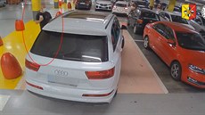 Pražská policie hledá dva muže podezřelé z krádeže na Smíchově Pražská policie hledá dva muže podezřelé z krádeže na Smíchově
