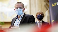 Ředitel Ústavu zdravotnických informací a statistiky (ÚZIS) Ladislav Dušek... Ředitel Ústavu zdravotnických informací a statistiky (ÚZIS) Ladislav Dušek...