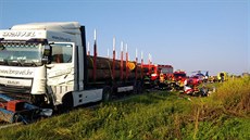 Při čelní srážce kamionu s osobním autem u Strážnice na Hodonínsku zemřeli dva... Při čelní srážce kamionu s osobním autem u Strážnice na Hodonínsku zemřeli dva...