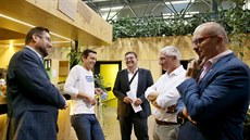 Ještě před začátkem akce spolu lídři stran Jiří Nantl, Jan Grolich, Marek... Ještě před začátkem akce spolu lídři stran Jiří Nantl, Jan Grolich, Marek...