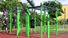 Venkovní posilovna nabízí soustavu hrazd, bradel, žebřin a dalších prvků... Venkovní posilovna nabízí soustavu hrazd, bradel, žebřin a dalších prvků...