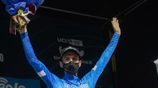 Britský cyklista Simon Yates se raduje z triumfu v 5. etapě závodu Tirreno... Britský cyklista Simon Yates se raduje z triumfu v 5. etapě závodu Tirreno...