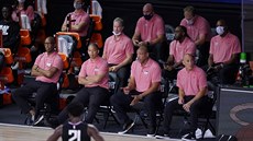 Trenérský štáb Los Angeles Clippers může jen sledovat nezdar proti Denver... Trenérský štáb Los Angeles Clippers může jen sledovat nezdar proti Denver...