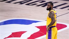 LeBron James z LA Lakers během duelu s Denverem. LeBron James z LA Lakers během duelu s Denverem.