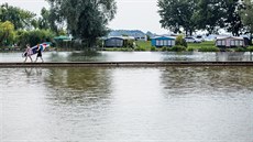 Vlastníkem pozemků kolem vody je Povodí Labe, část patří České Skalici. Budovy... Vlastníkem pozemků kolem vody je Povodí Labe, část patří České Skalici. Budovy...