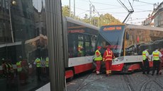Nehoda dvou tramvají komplikuje provoz na pražském Újezdě. Jeden člověk utrpěl... Nehoda dvou tramvají komplikuje provoz na pražském Újezdě. Jeden člověk utrpěl...