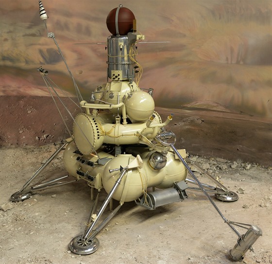 Model Luny 16 v Muzeu kosmonautiky v Moskv