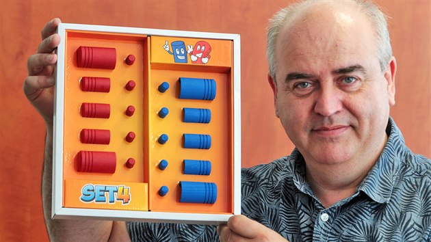 Ladislav Tuna představuje hru SET4. Ladislav Tuna představuje hru SET4.