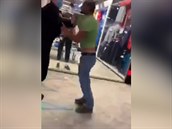 Ochranka se prala s mužem bez roušky Ochranka se prala s mužem bez roušky