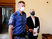 U Krajského soudu v Brně začalo líčení s Jiřím Švachulou, hlavním obžalovaným v... U Krajského soudu v Brně začalo líčení s Jiřím Švachulou, hlavním obžalovaným v...