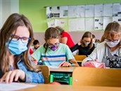 Žáci českobudějovického Gymnázia Česká při jedné z hodin. Žáci českobudějovického Gymnázia Česká při jedné z hodin.
