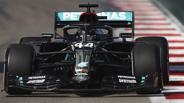 Lewis Hamilton z Mercedesu bhem trninku na Velkou cenu Ruska F1.