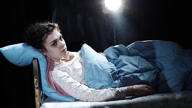 Denisa Pfauserová v představení Podzimní sonáta