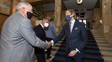 Premiér Andrej Babi uvedl do úadu ministra zdravotnictví Romana Prymulu. Na...