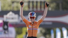 Anna van der Breggenová z Nizozemska se raduje z vítězství v závodě s hromadným... Anna van der Breggenová z Nizozemska se raduje z vítězství v závodě s hromadným...