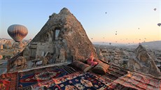 Hotel Koza, který je historickým skalním domem, stojí v Göreme v Turecku.... Hotel Koza, který je historickým skalním domem, stojí v Göreme v Turecku....