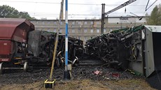 V Úpořinách na Teplicku v sobotu 26. září 2020 vykolejilo pět plně naložených... V Úpořinách na Teplicku v sobotu 26. září 2020 vykolejilo pět plně naložených...