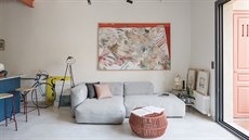 Pohodlné sofa Mags je od skandinávského výrobce Hay. Autorem malby zavené nad...