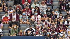 Fanoušci Sparty v rouškách proti šíření koronaviru. Do o2 areny jich dorazilo... Fanoušci Sparty v rouškách proti šíření koronaviru. Do o2 areny jich dorazilo...