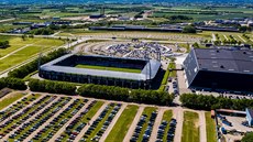 Moderní stadion fotbalistů Midtjyllandu leží v těsném sousedství neméně... Moderní stadion fotbalistů Midtjyllandu leží v těsném sousedství neméně...