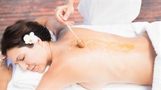 Detoxikační a revitalizující účinky tekutého zlata v podobě medu se využívají... Detoxikační a revitalizující účinky tekutého zlata v podobě medu se využívají...