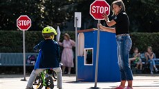 Projekt Jedu poprvé uí dti dopravní znaky i základy chování v silniním...