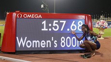 Faith Kipyegonová se v Dauhá raduje z výborného asu na 800 metr.