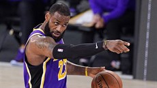 LeBron James směřuje Los Angeles Lakers do finále NBA. LeBron James směřuje Los Angeles Lakers do finále NBA.