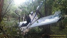 Na Tachovsku spadl ultralight. Podle záchranářů pilot neutrpěl žádná viditelná... Na Tachovsku spadl ultralight. Podle záchranářů pilot neutrpěl žádná viditelná...