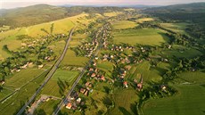 Obec Mosty u Jablunkova leží v podhůří Beskyd nedaleko Třince. Obec Mosty u Jablunkova leží v podhůří Beskyd nedaleko Třince.