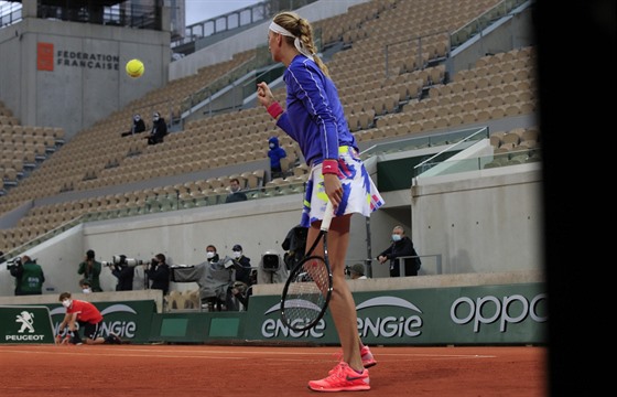 Petra Kvitová se povzbuzuje ve tetím kole Roland Garros.