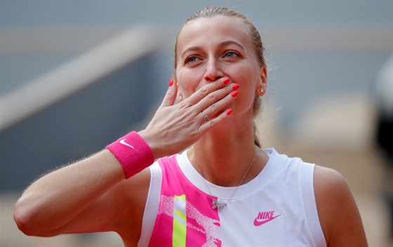 POLIBEK. eská tenistka Petra Kvitová slaví postup do semifinále Roland Garros.