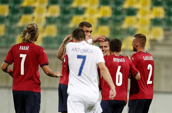 etí fotbalisté slaví vedoucí gól v pípravném duelu s Kyprem. Trefil se Tomá...