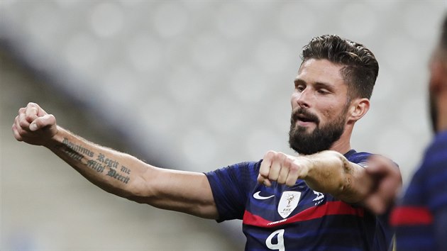 tonk Olivier Giroud (uprosted) se pi svm stm utkn ve francouzsk reprezentaci stal druhm nejlepm stelcem v jej v historii.