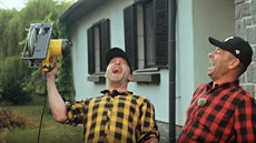 Průvodcem pořadu jsou kutil Pepa Libický a komik Karel Hynek. Průvodcem pořadu jsou kutil Pepa Libický a komik Karel Hynek.