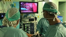 Lékaři v budějovické nemocnici provedli unikátní operaci. Zvládli ji z malého... Lékaři v budějovické nemocnici provedli unikátní operaci. Zvládli ji z malého...