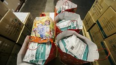 Úřady začaly s distribucí respirátorů pro učitele a pedagogy. Praha jich rozdá... Úřady začaly s distribucí respirátorů pro učitele a pedagogy. Praha jich rozdá...