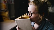 Častěji než po knize sahají dnešní děti po mobilu, tabletu. Častěji než po knize sahají dnešní děti po mobilu, tabletu.