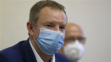 Lídr Hnutí ANO na Vysočině Martin Kukla s napětím sleduje sčítání hlasů ve... Lídr Hnutí ANO na Vysočině Martin Kukla s napětím sleduje sčítání hlasů ve...