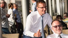 Lídr hnutí ANO a starosta Rožnova pod Radhoštěm Radim Holiš se raduje z těsného... Lídr hnutí ANO a starosta Rožnova pod Radhoštěm Radim Holiš se raduje z těsného...