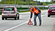 Problémy s auty přicházejí v nejméně vhodném okamžiku. Problémy s auty přicházejí v nejméně vhodném okamžiku.