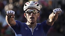 Arnaud Démare vítězí v 6. etapě Gira. Arnaud Démare vítězí v 6. etapě Gira.