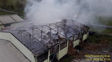 Požár skladu v Plánici na Klatovsku. Kriminalisté zjistili, že jej způsobil... Požár skladu v Plánici na Klatovsku. Kriminalisté zjistili, že jej způsobil...