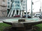 Kašna u Tančícího domu chátrá. Kašna u Tančícího domu chátrá.