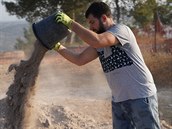 David R. Moulis při práci v Tel Azece