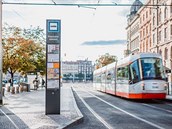 Praha testuje na tramvajové zastávce Palackého náměstí nový zastávkový... Praha testuje na tramvajové zastávce Palackého náměstí nový zastávkový...