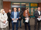 Zleva Olga Sehnalová (ČSSD), Radim Holiš (ANO), Hana Ančincová (Piráti) a... Zleva Olga Sehnalová (ČSSD), Radim Holiš (ANO), Hana Ančincová (Piráti) a...