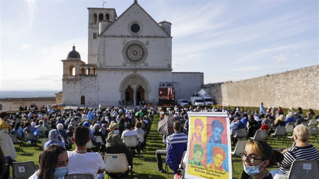 Katolick crkev v italskm Assisi blahoeila Carla Acutise. (10. jna 2020)